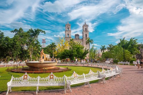 Footpath amidst garden and fountain with San Servacio church